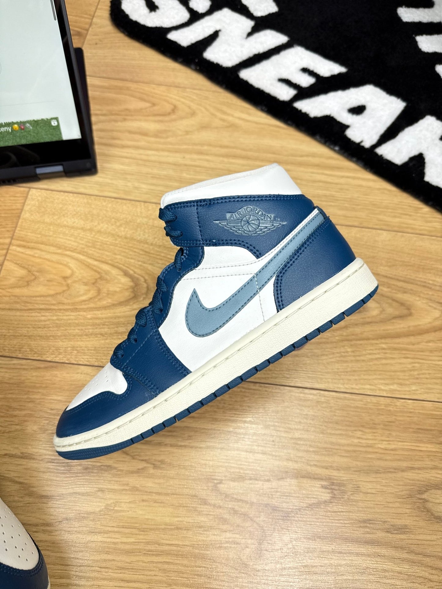 Nike Air Jordan 1 Mid (40)