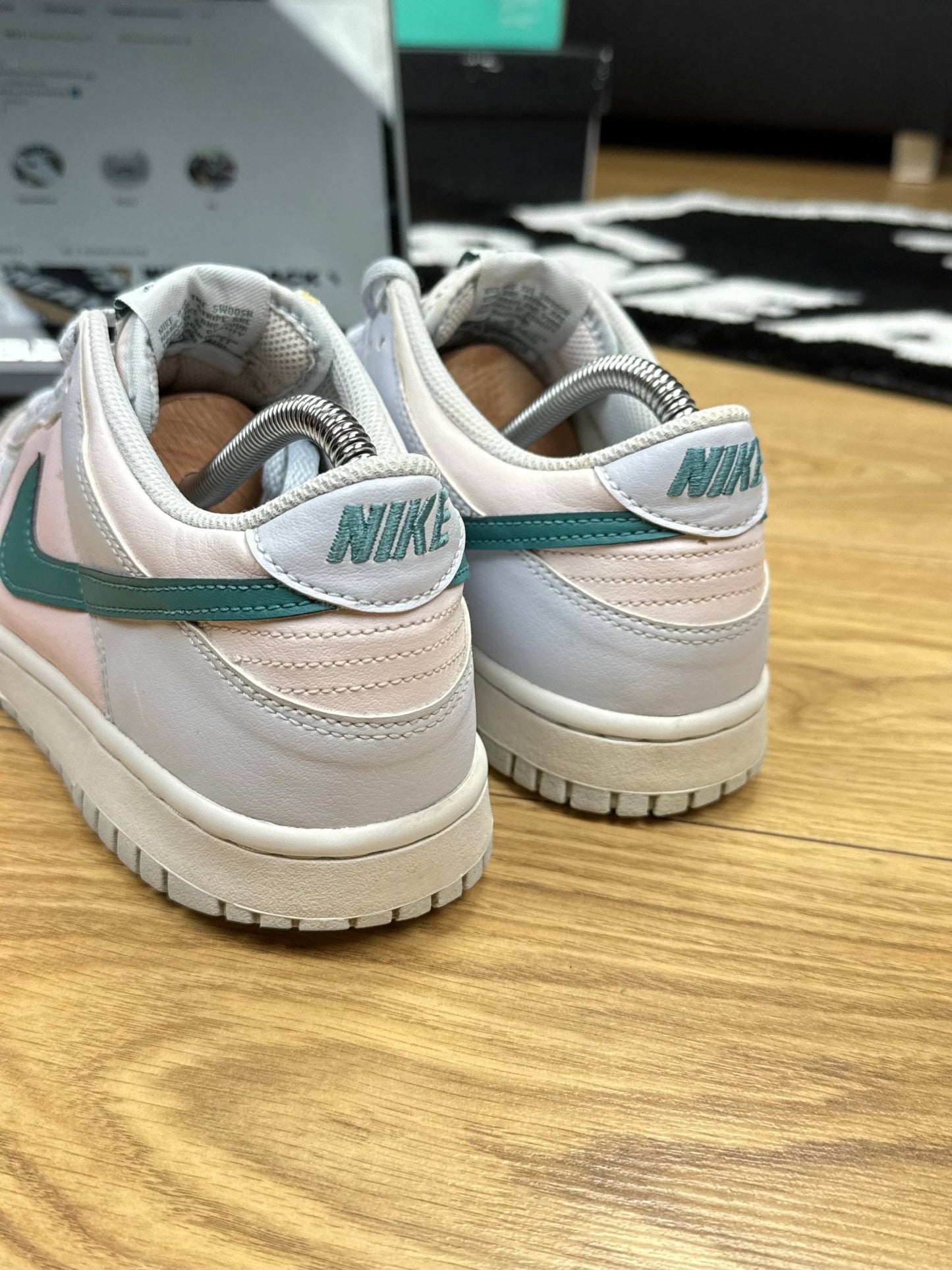 Nike Dunk Low (40)