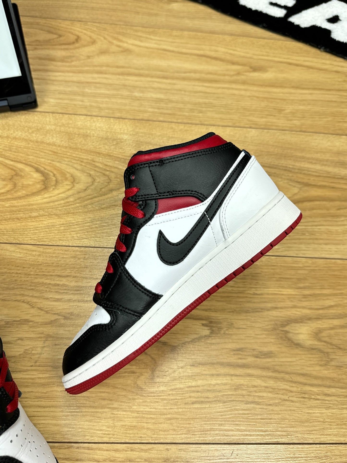 Nike Air Jordan 1 Mid (37.5)
