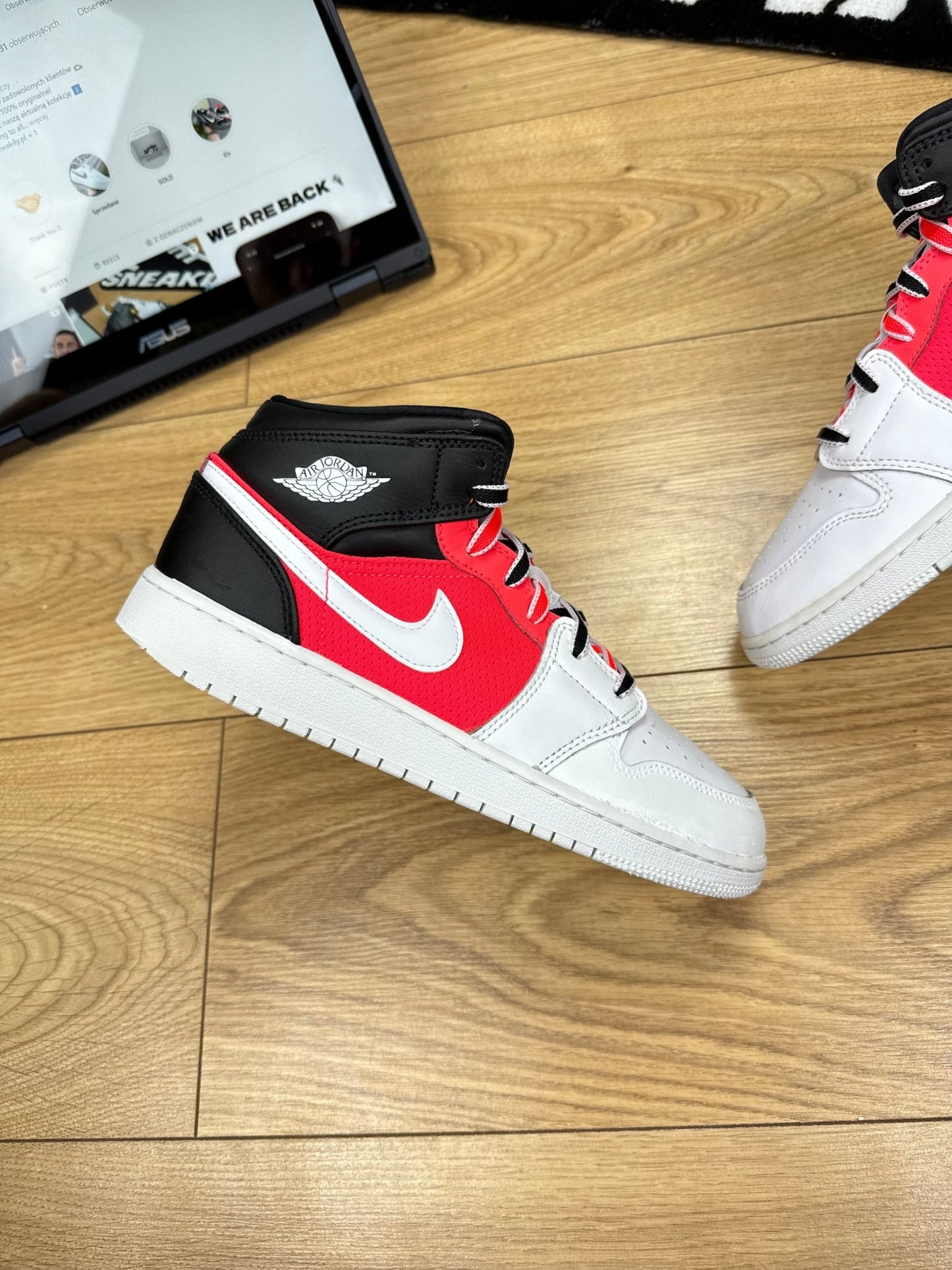 Nike Air Jordan 1 Mid (40)