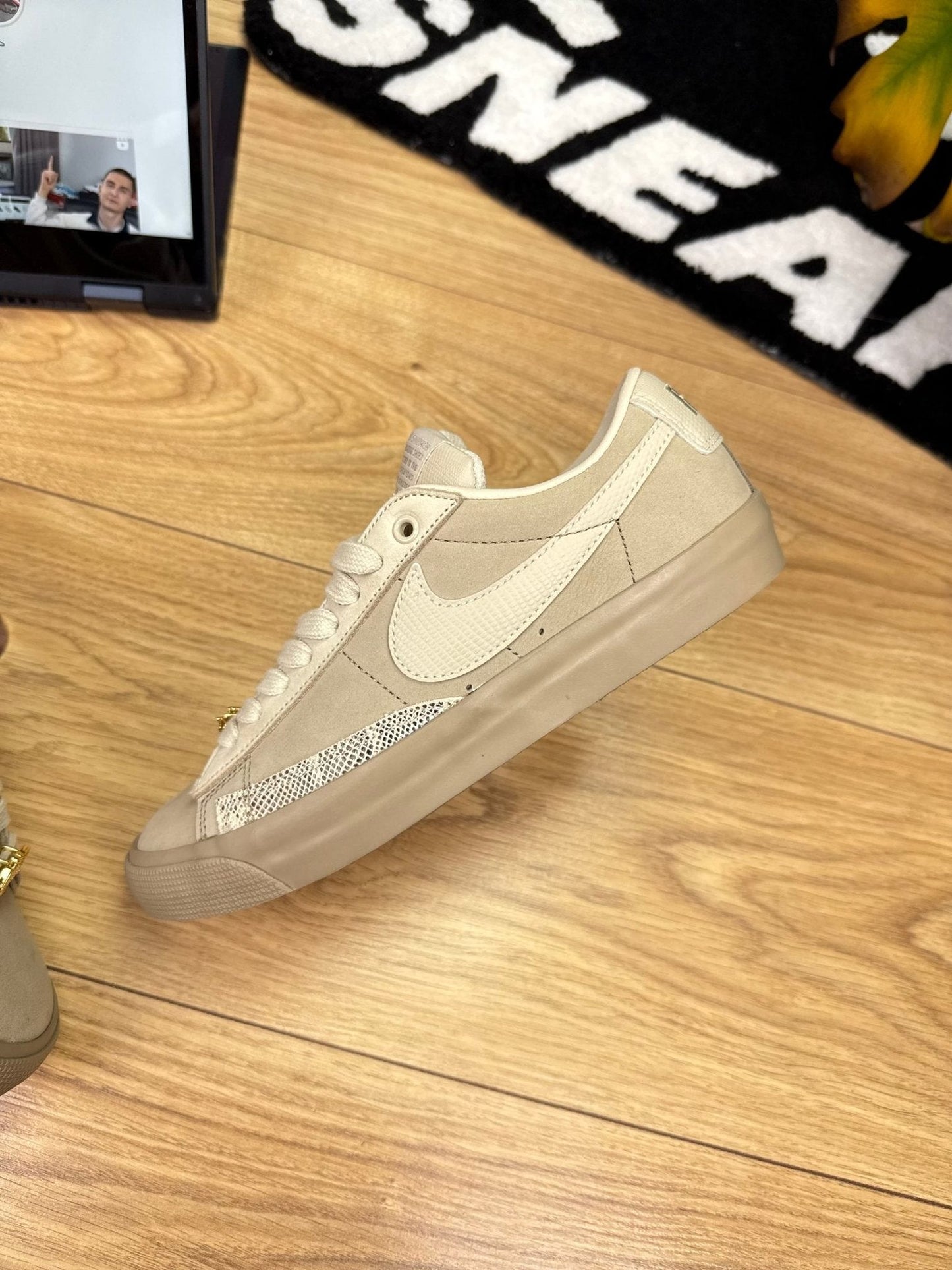 Nike Blazer Low “Khaki” (FPAR Collaboration) Blazer Low Khaki FPAR — buty sportowe męskie nowe rozmiar 38, widok z góry na wewnętrzną stronę butów