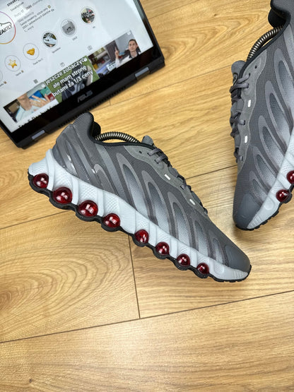 Nike Air Max DN8 (42.5)