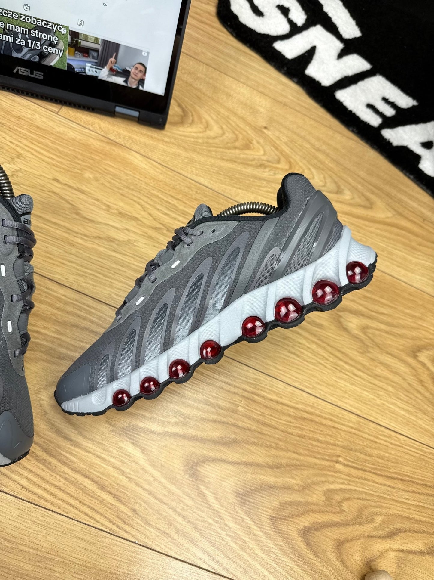 Nike Air Max DN8 (42.5)