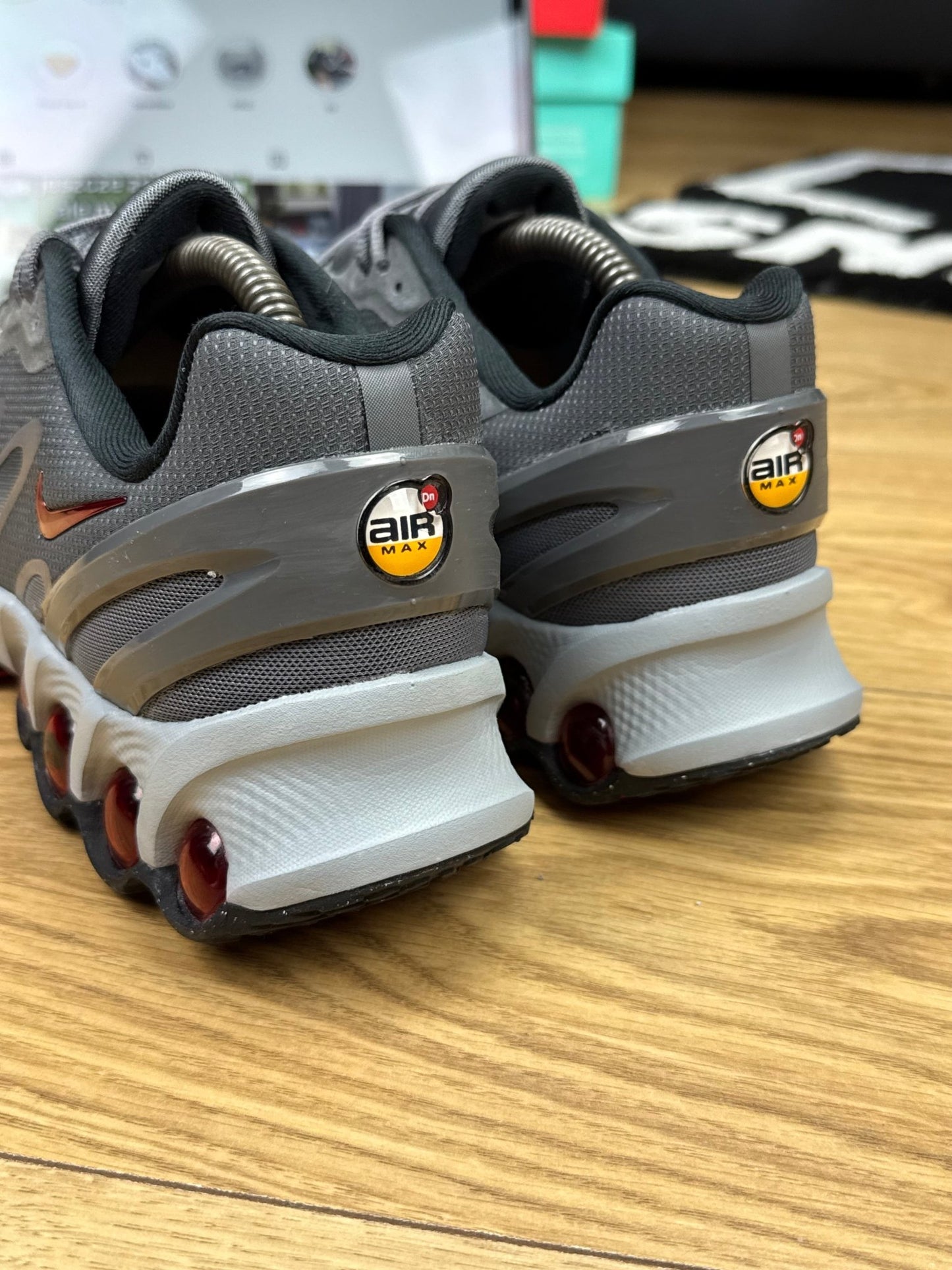Nike Air Max DN8 (42.5)