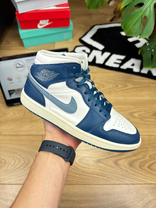 Nike Air Jordan 1 Mid (40)