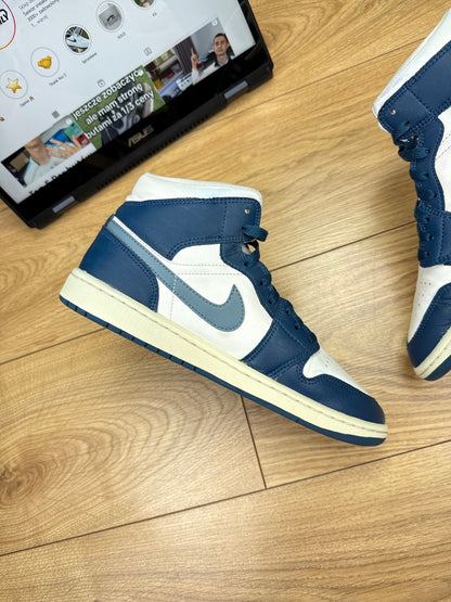 Nike Air Jordan 1 Mid (40)