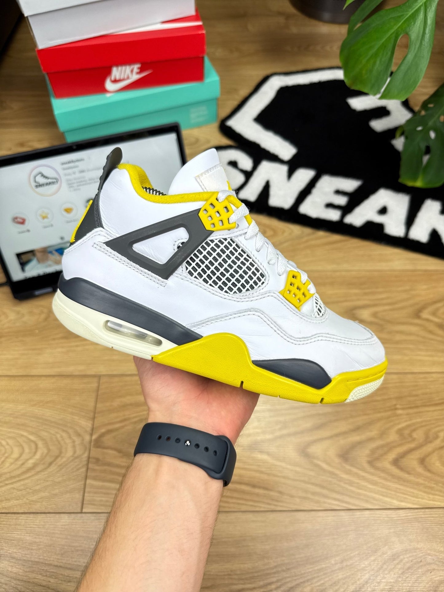 Nike Air Jordan 4 Retro (39)