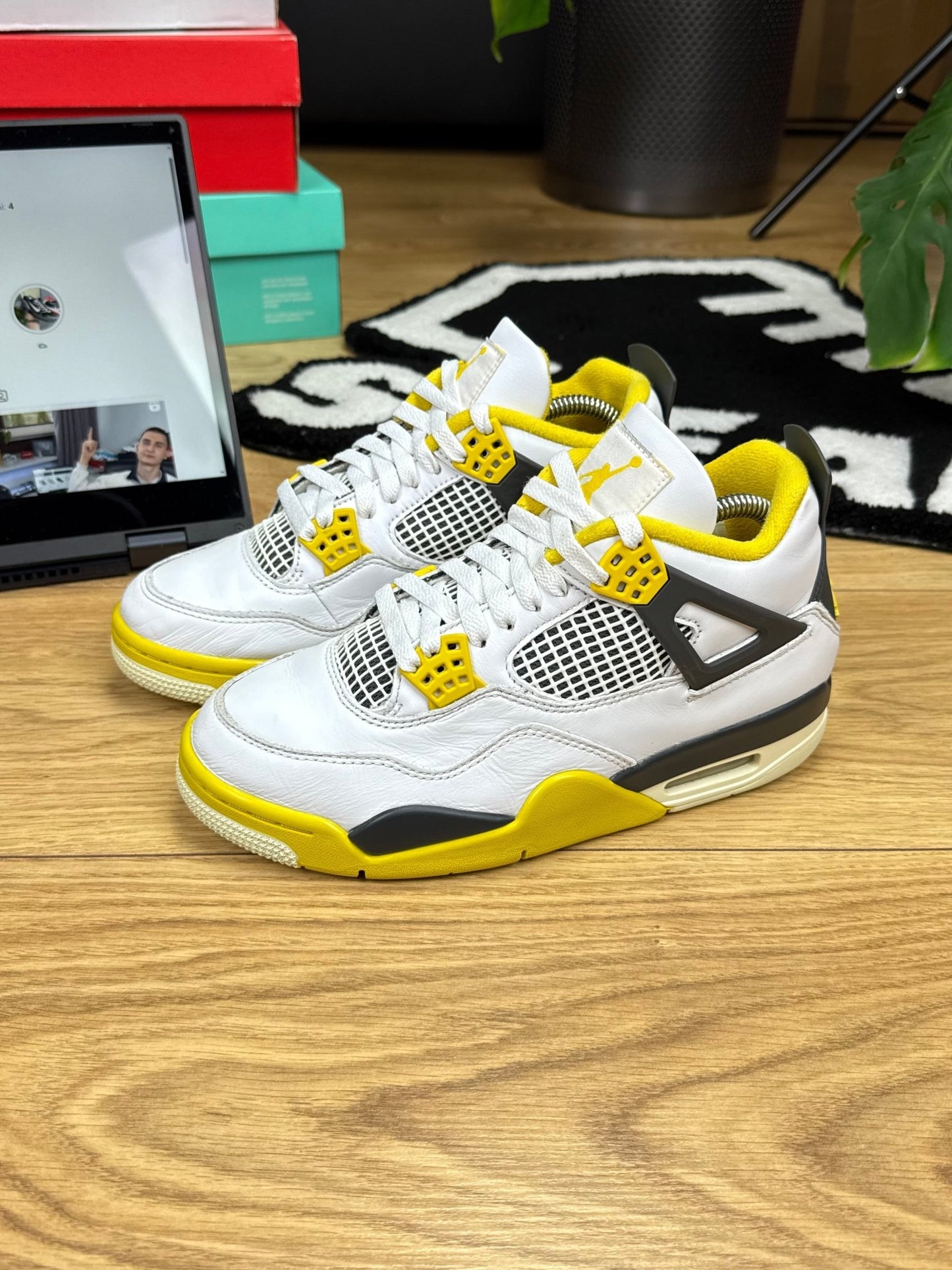 Nike Air Jordan 4 Retro (39)