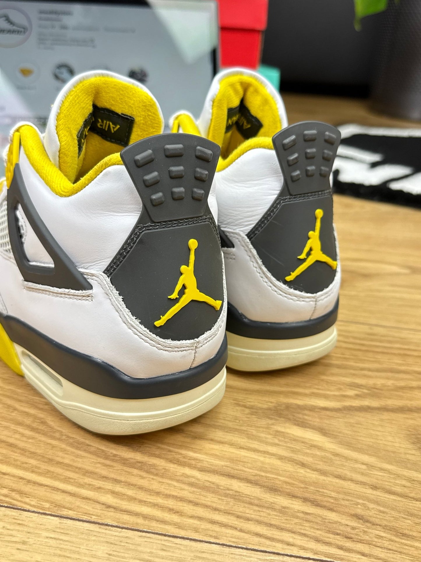 Nike Air Jordan 4 Retro (39)