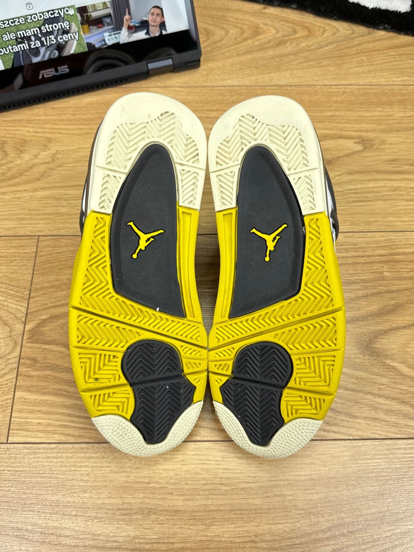 Nike Air Jordan 4 Retro (39)