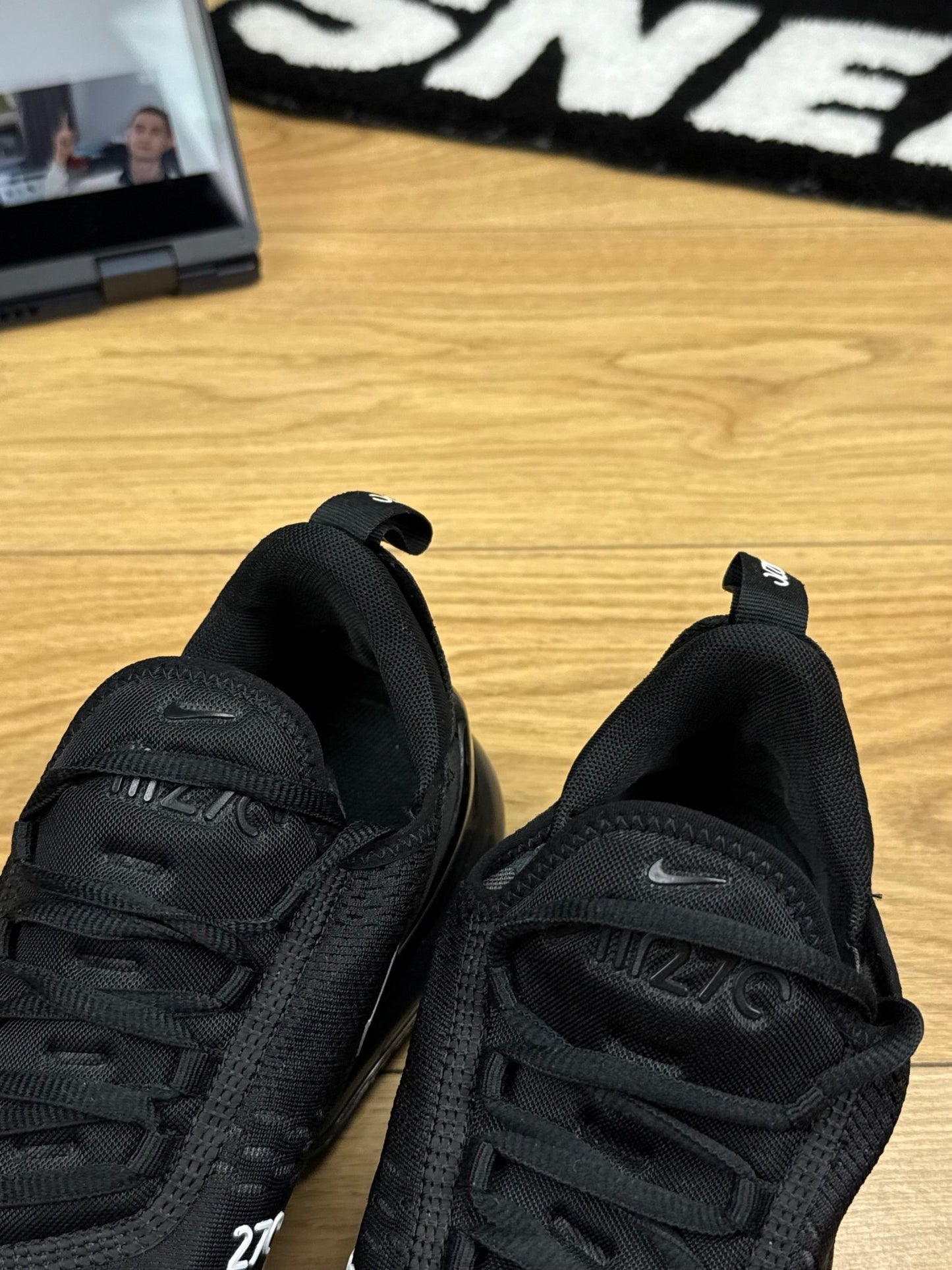 Nike Air Max 270 (42.5)