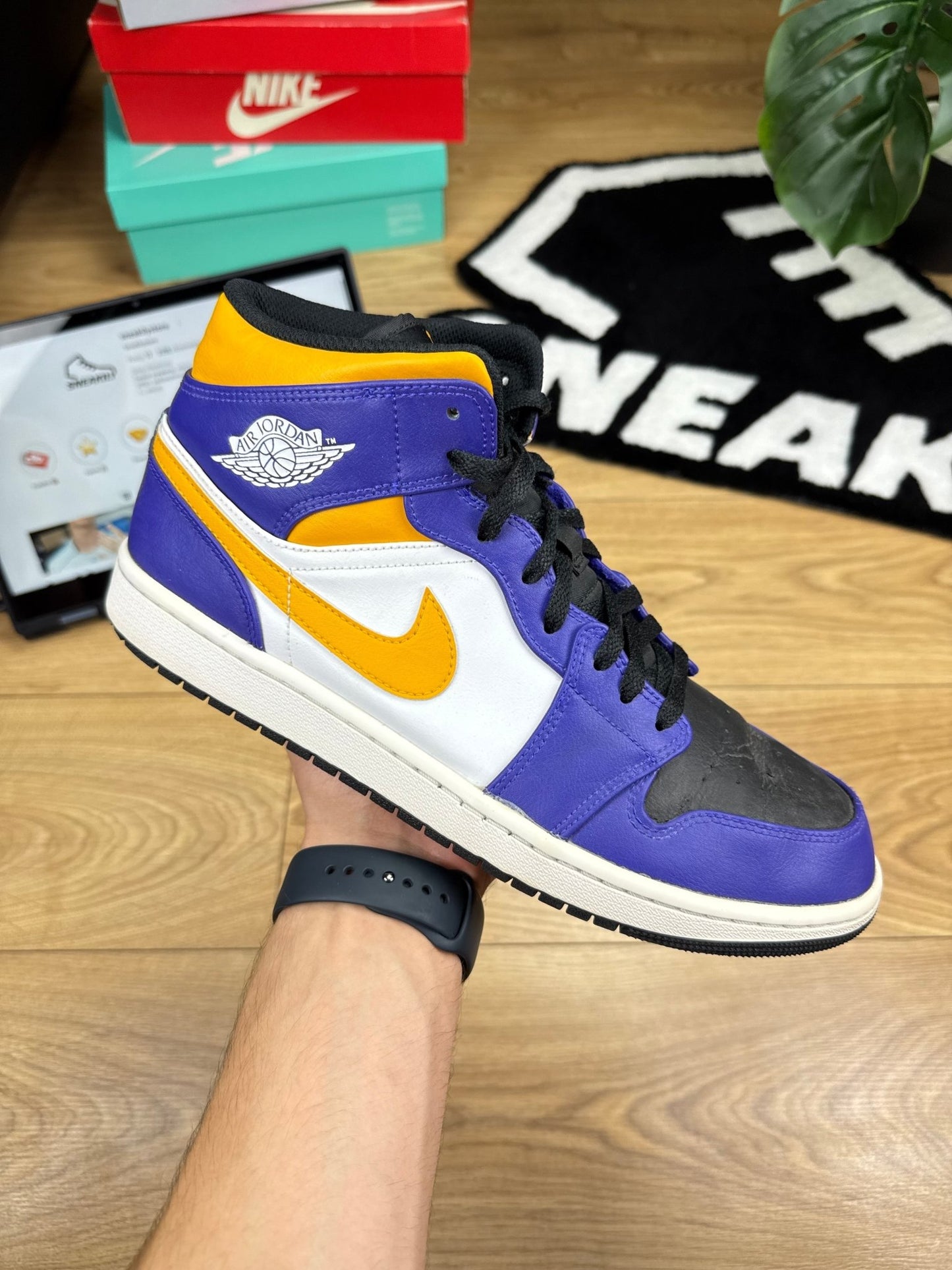 Nike Air Jordan 1 Mid (45.5)