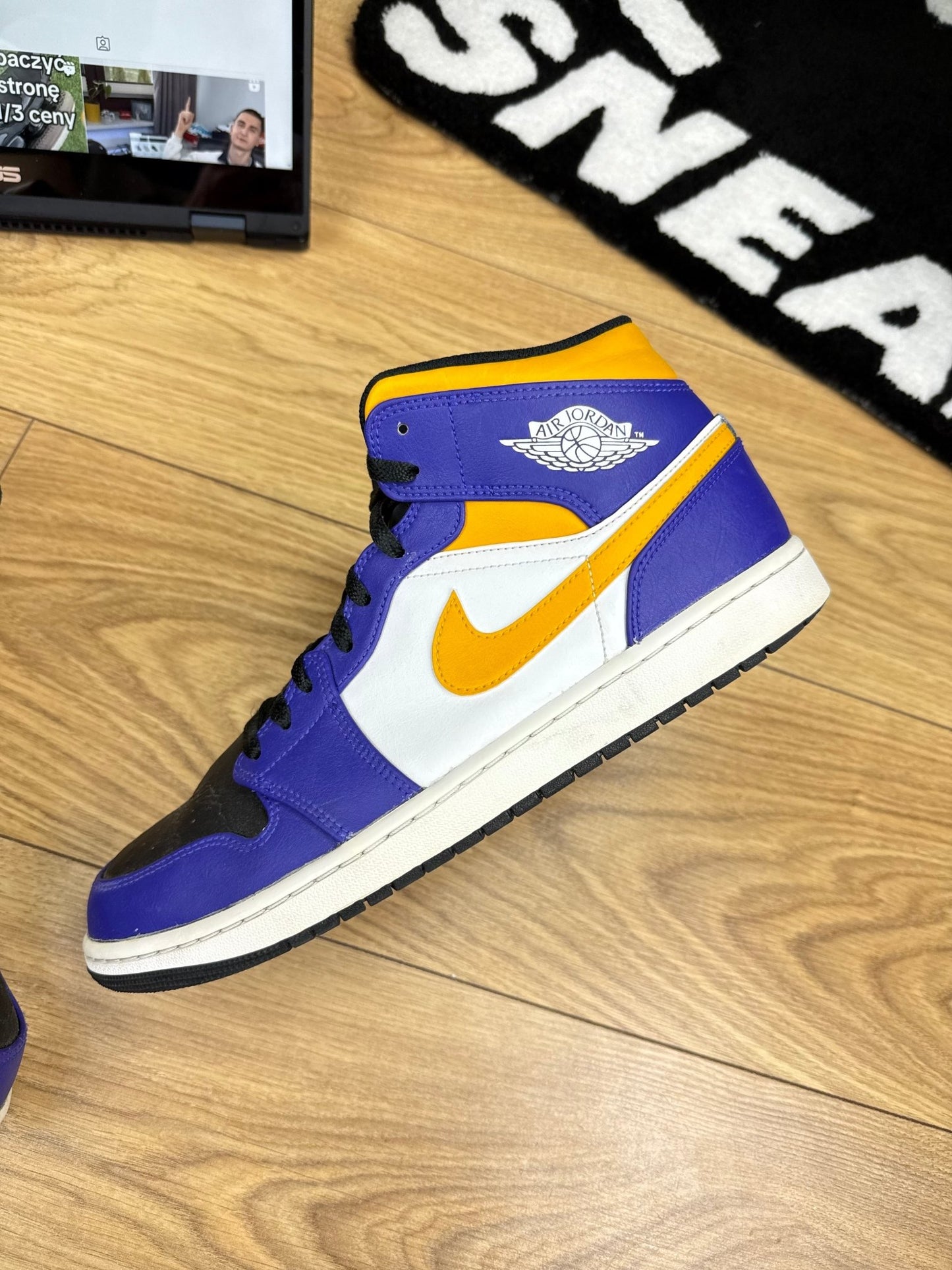 Nike Air Jordan 1 Mid (45.5)