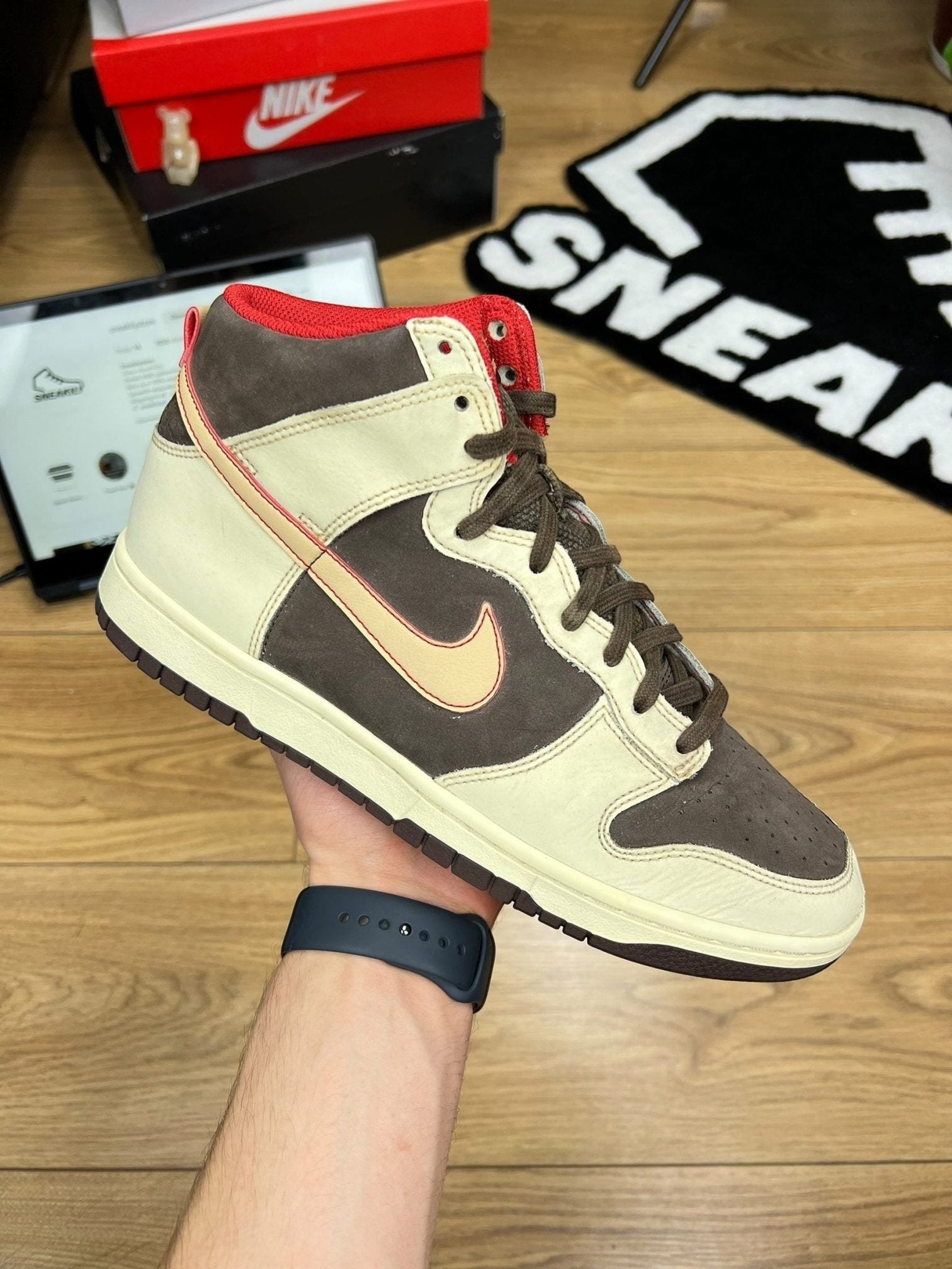 Nike Dunk High Retro SE Baroque Brown — buty sportowe męskie w dobrym stanie rozmiar 43, widok z boku