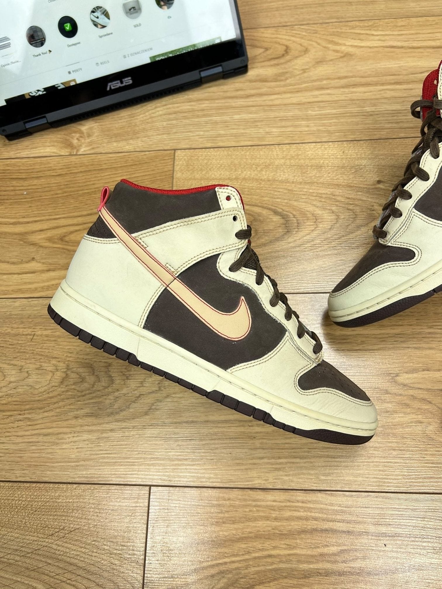 Nike Dunk High Retro SE Baroque Brown — buty sportowe męskie w dobrym stanie rozmiar 43, zewnętrzny panel prawego buta