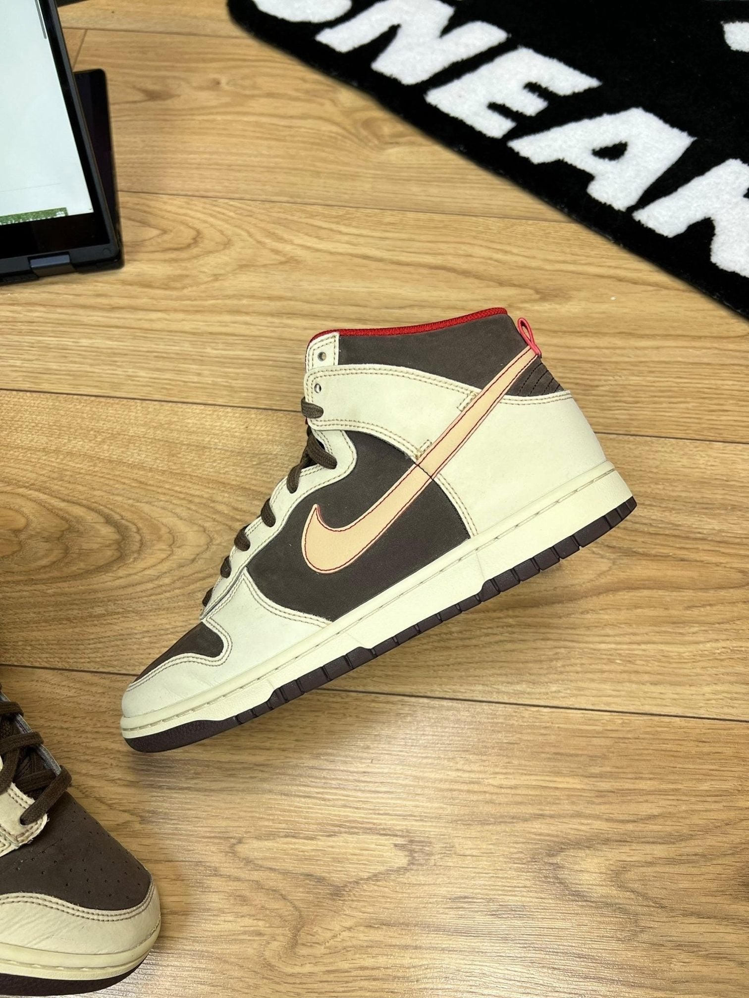 Nike Dunk High Retro SE Baroque Brown — buty sportowe męskie w dobrym stanie rozmiar 43, widok z góry na wewnętrzną stronę butów