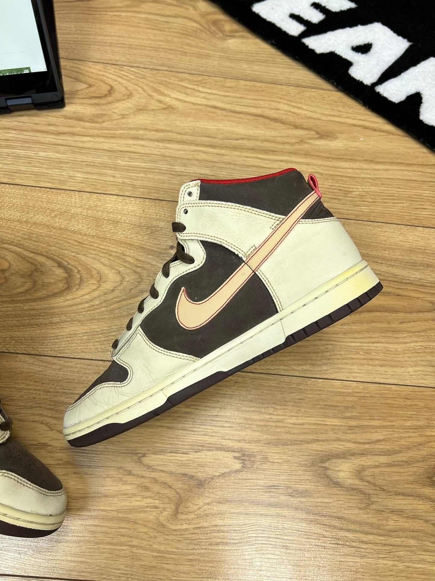 Nike Dunk High Retro SE Baroque Brown — buty sportowe męskie w dobrym stanie rozmiar 43, wewnętrzny panel prawego buta