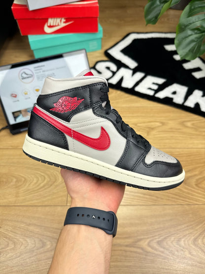 Nike Air Jordan 1 Mid (38)