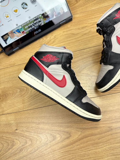 Nike Air Jordan 1 Mid (38)