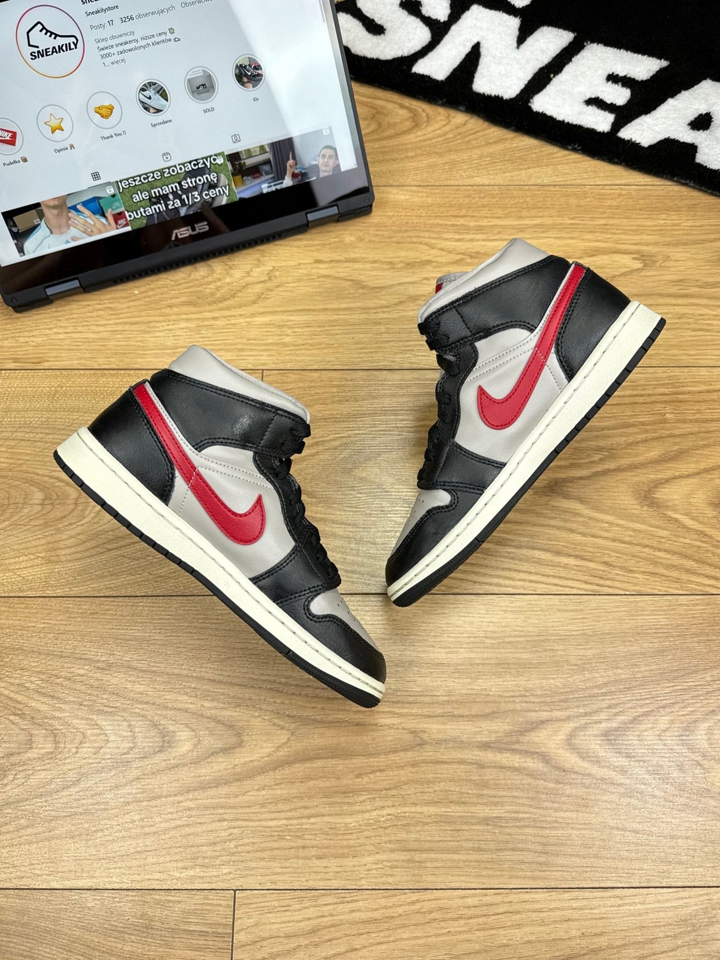 Nike Air Jordan 1 Mid (38)