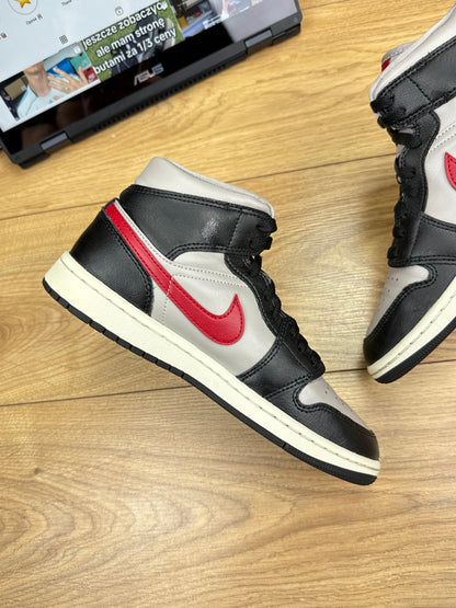 Nike Air Jordan 1 Mid (38)
