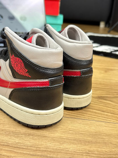 Nike Air Jordan 1 Mid (38)