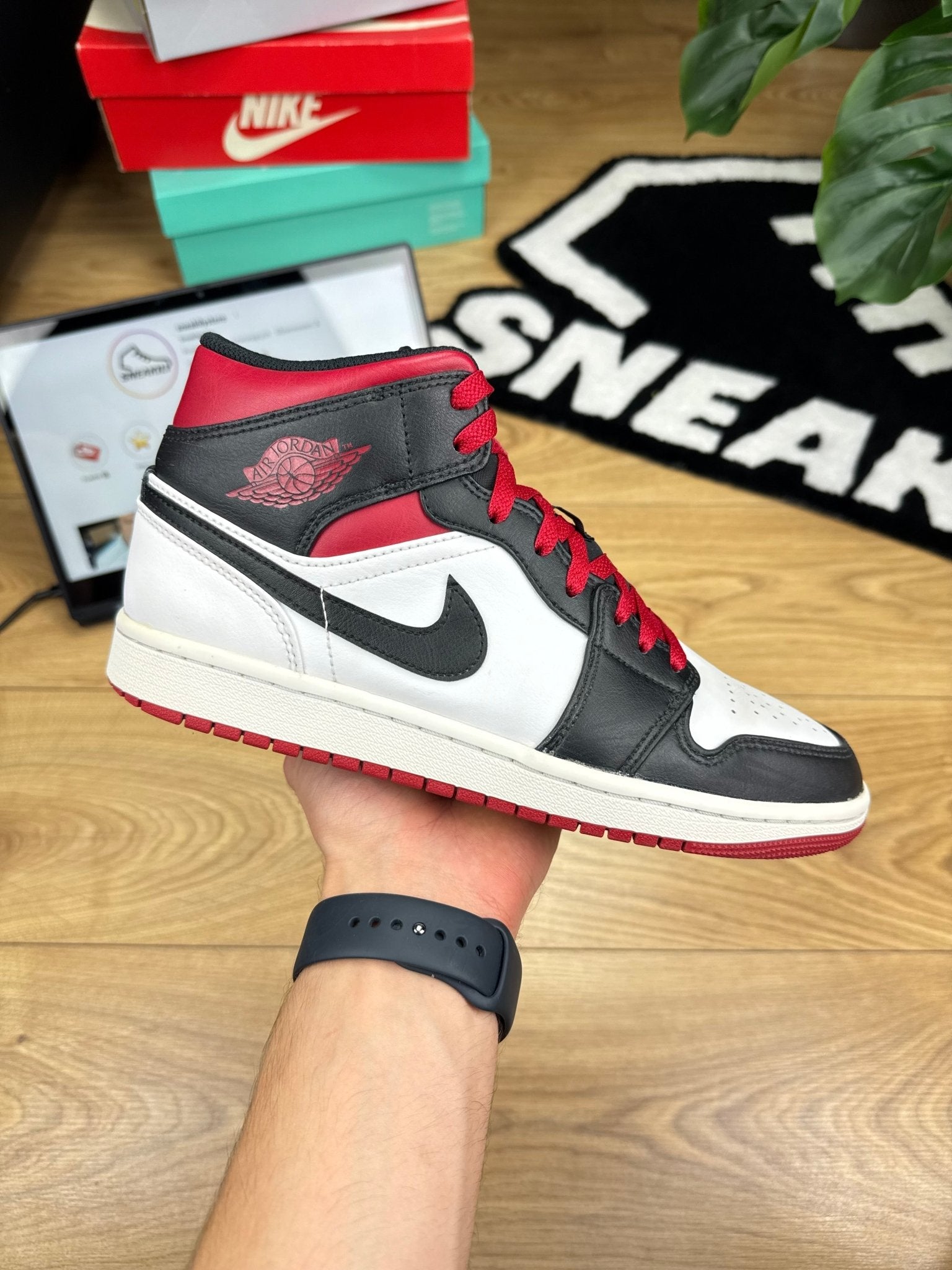 air jordan 1 mid size 42