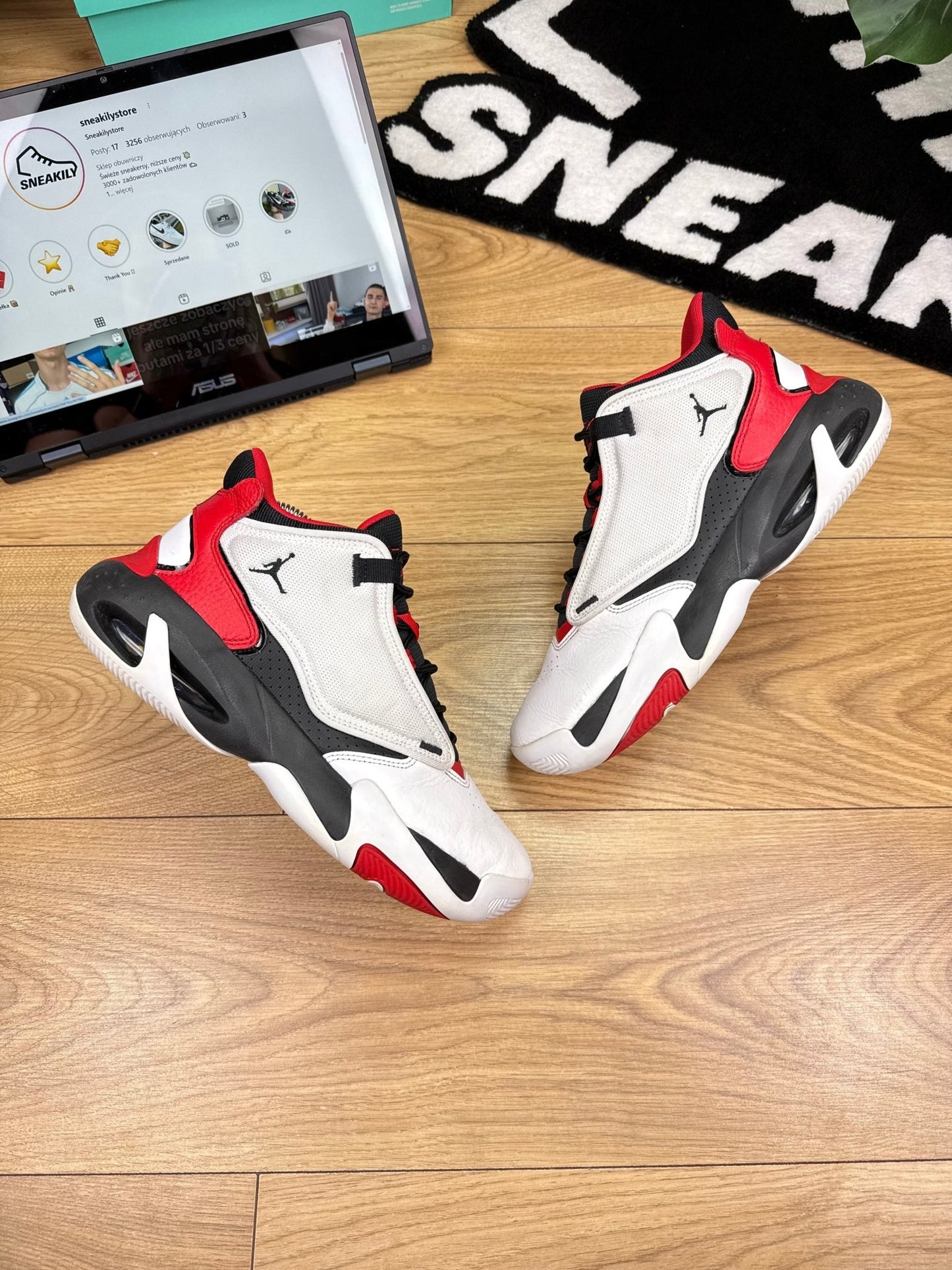 Nike Air Jordan Max Aura 4 (42)