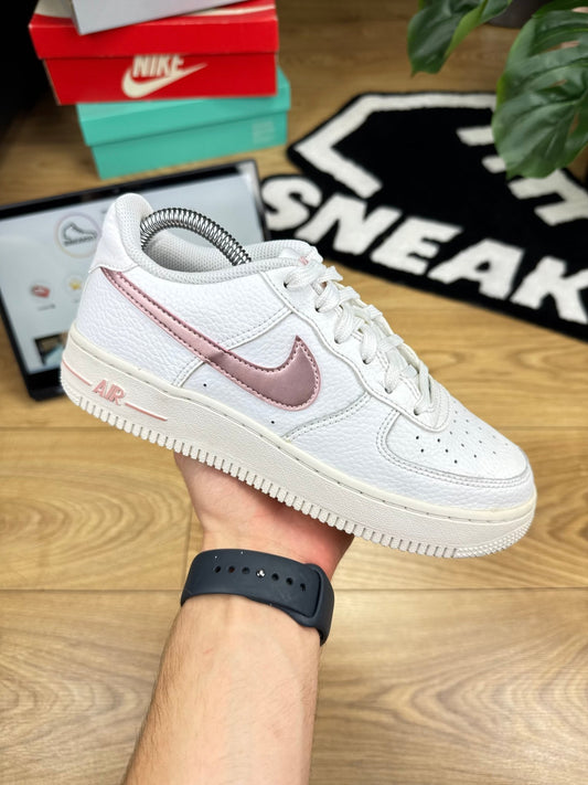 Nike Air Force 1 Low (37.5)