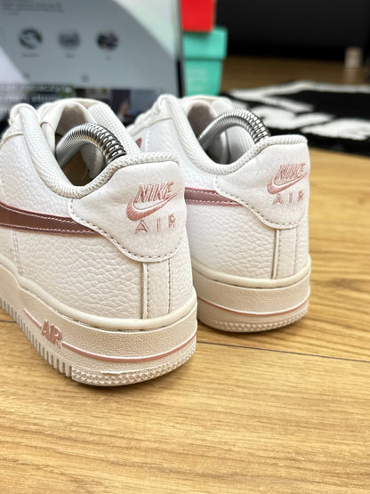Nike Air Force 1 Low (37.5)