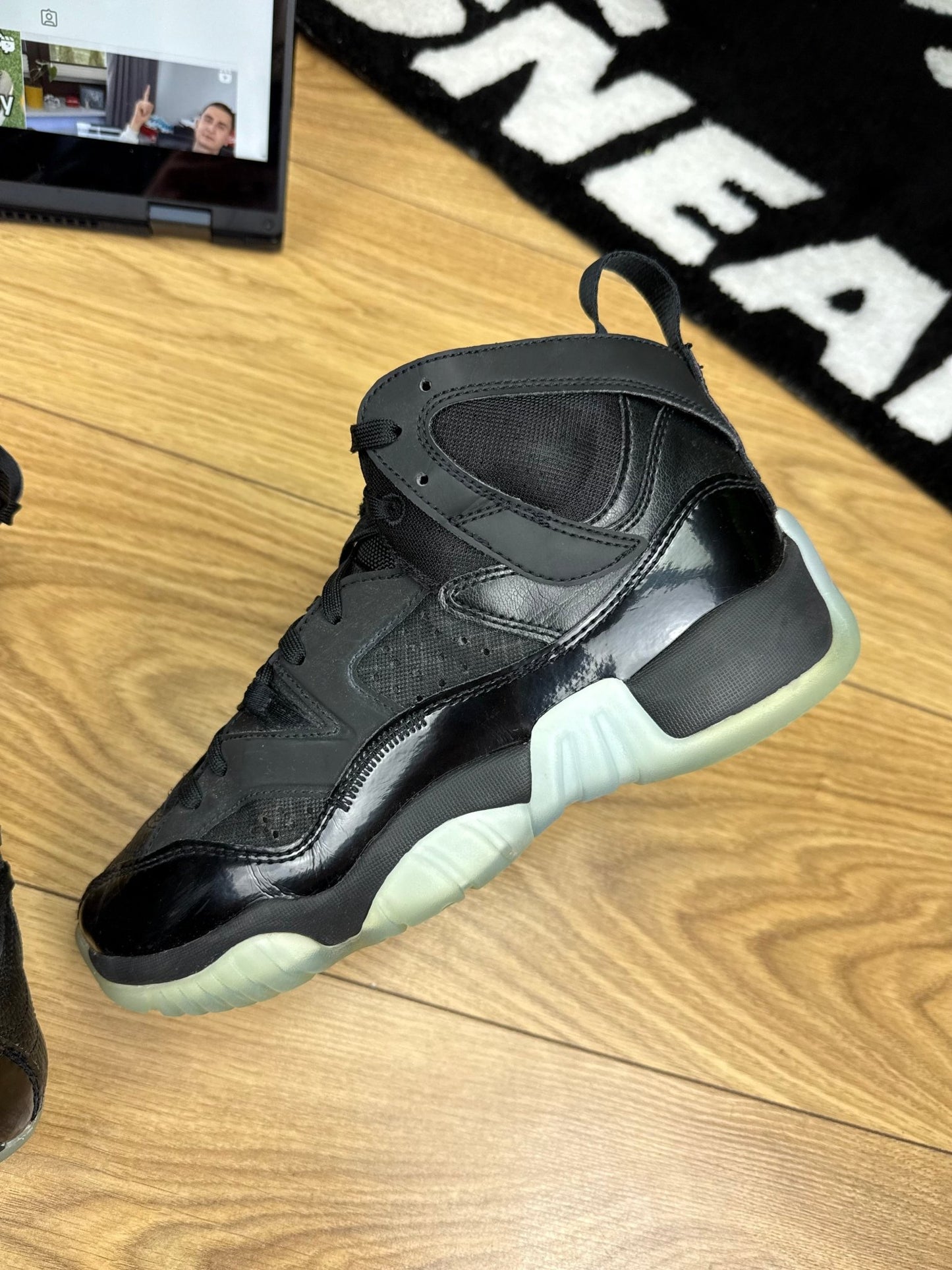 Nike Air Jordan Jumpman Two Trey (40)