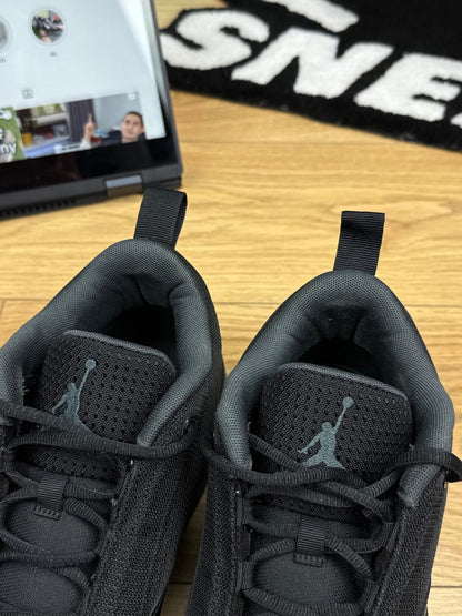 Jordan Max Aura 6 Black Anthracite — buty sportowe męskie w bardzo dobrym stanie rozmiar 44, widok z boku