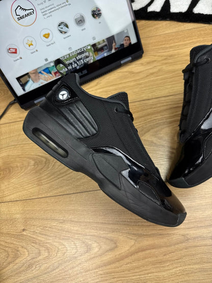 Jordan Max Aura 6 Black Anthracite — buty sportowe męskie w bardzo dobrym stanie rozmiar 44, zewnętrzny panel prawego buta