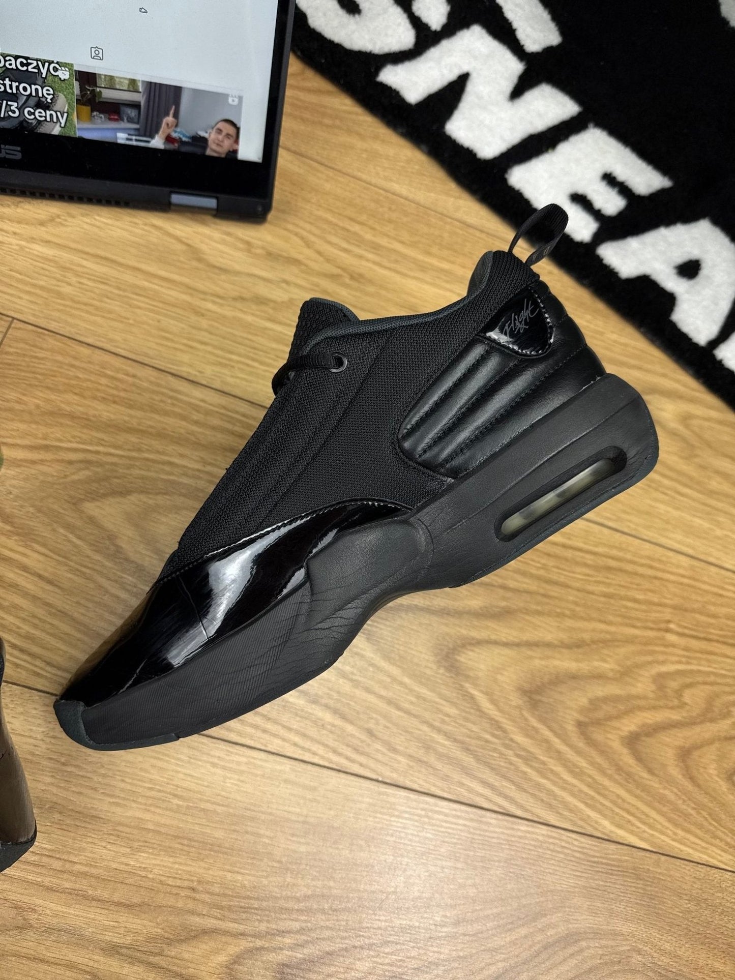 Jordan Max Aura 6 Black Anthracite — buty sportowe męskie w bardzo dobrym stanie rozmiar 44, wewnętrzny panel prawego buta