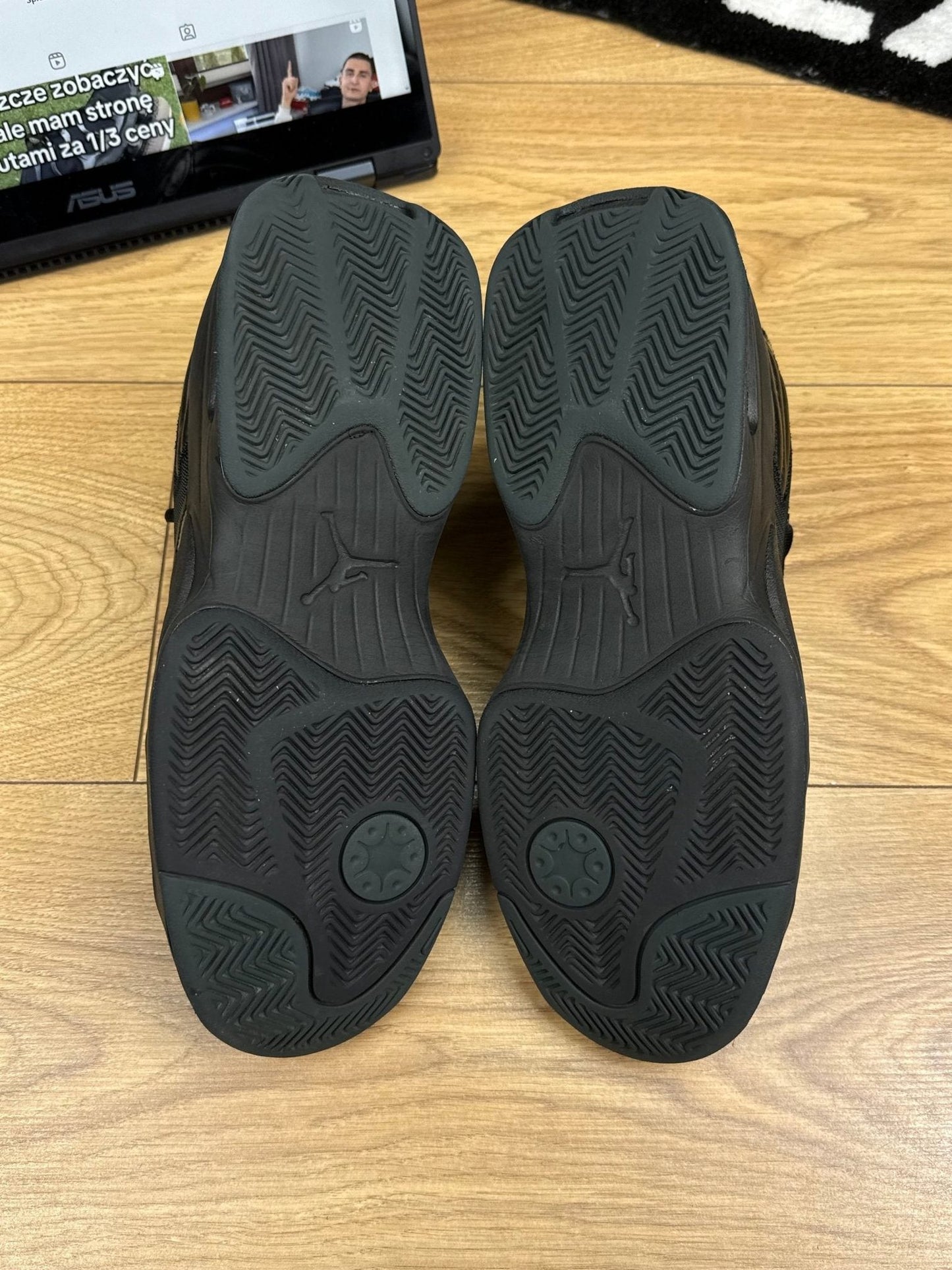 Jordan Max Aura 6 Black Anthracite — buty sportowe męskie w bardzo dobrym stanie rozmiar 44, zapiętki butów
