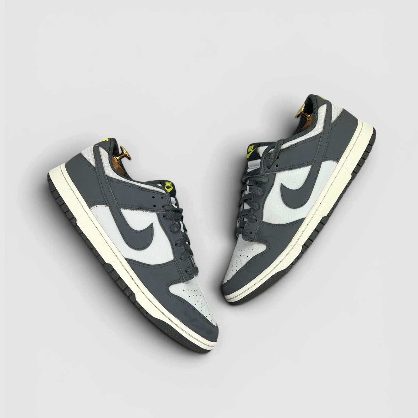 Nike Dunk Low — buty sportowe męskie w bardzo dobrym stanie rozmiar 45, widok z góry na zewnętrzną stronę butów