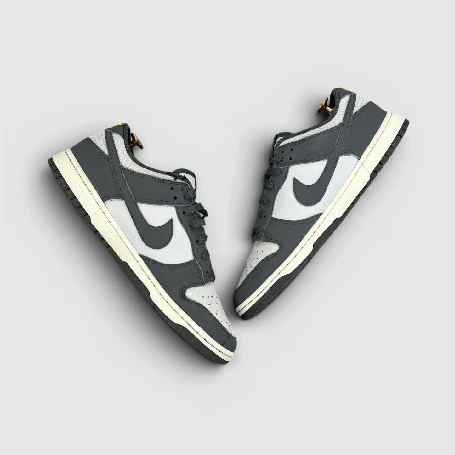 Nike Dunk Low — buty sportowe męskie w bardzo dobrym stanie rozmiar 45, widok z góry na wewnętrzną stronę butów
