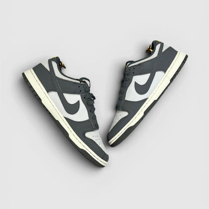 Nike Dunk Low — buty sportowe męskie w bardzo dobrym stanie rozmiar 45, widok z góry na wewnętrzną stronę butów