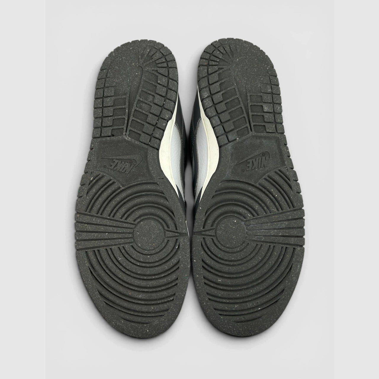 Nike Dunk Low — buty sportowe męskie w bardzo dobrym stanie rozmiar 45, podeszwa