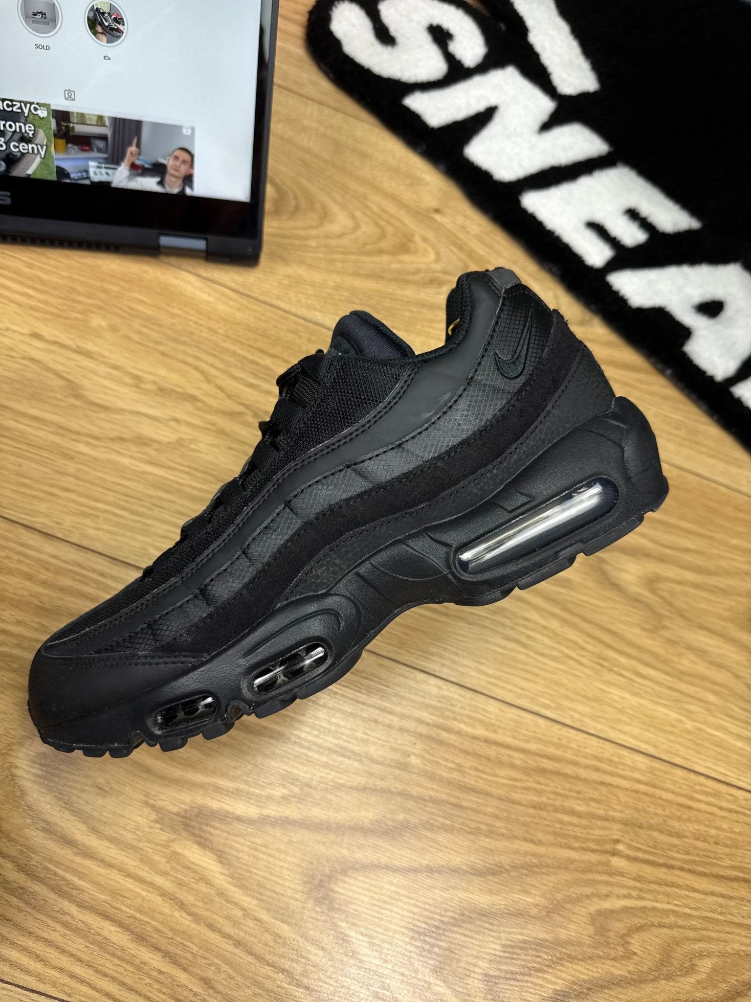 nike 95 triple black