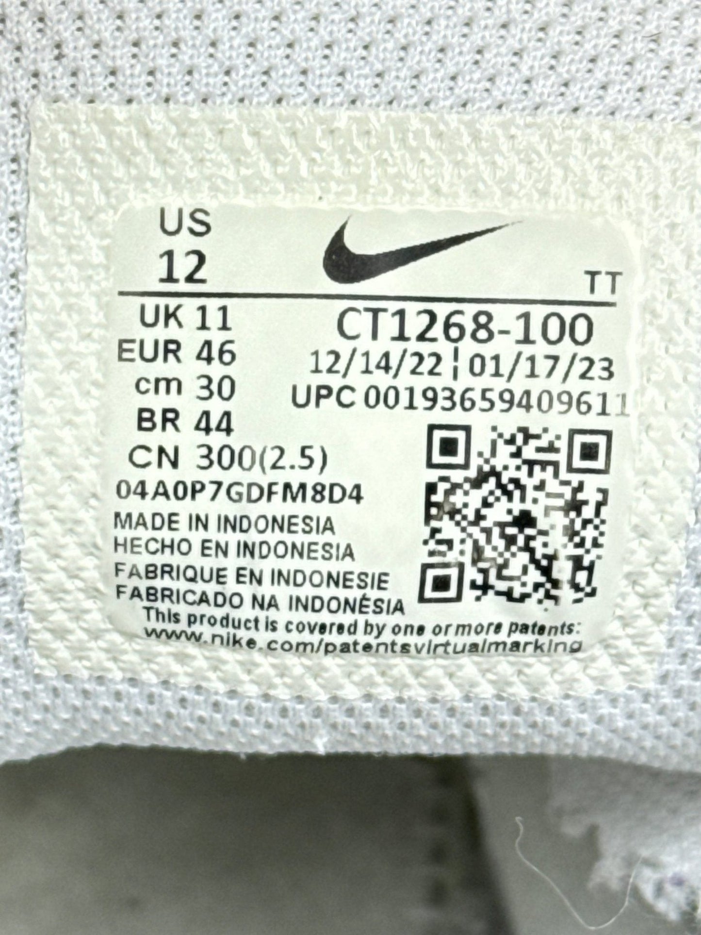 Nike Air Max 95 Essential Triple White — buty sportowe męskie w bardzo dobrym stanie rozmiar 46, boczny profil