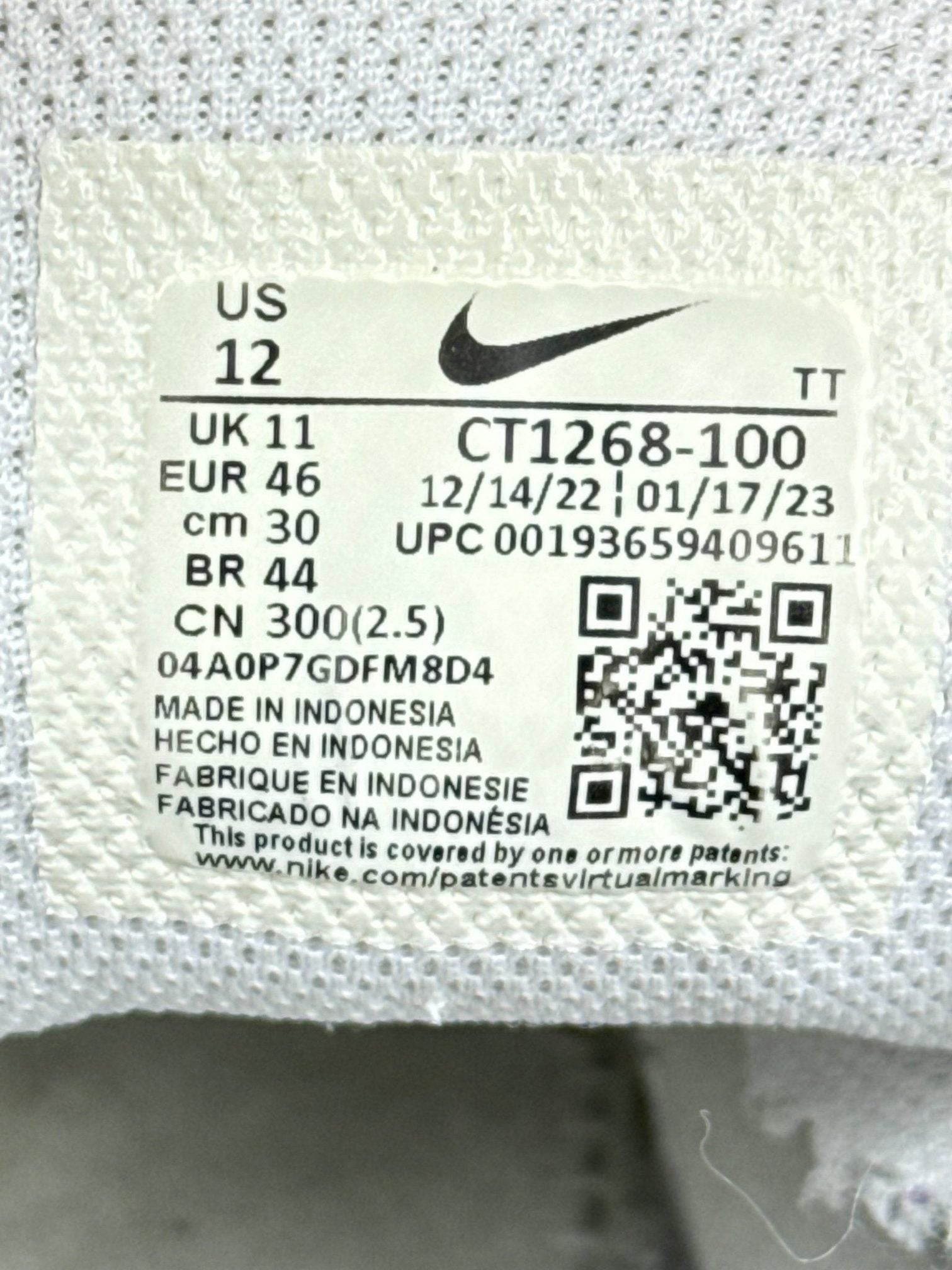 Nike Air Max 95 Essential Triple White — buty sportowe męskie w bardzo dobrym stanie rozmiar 46, boczny profil