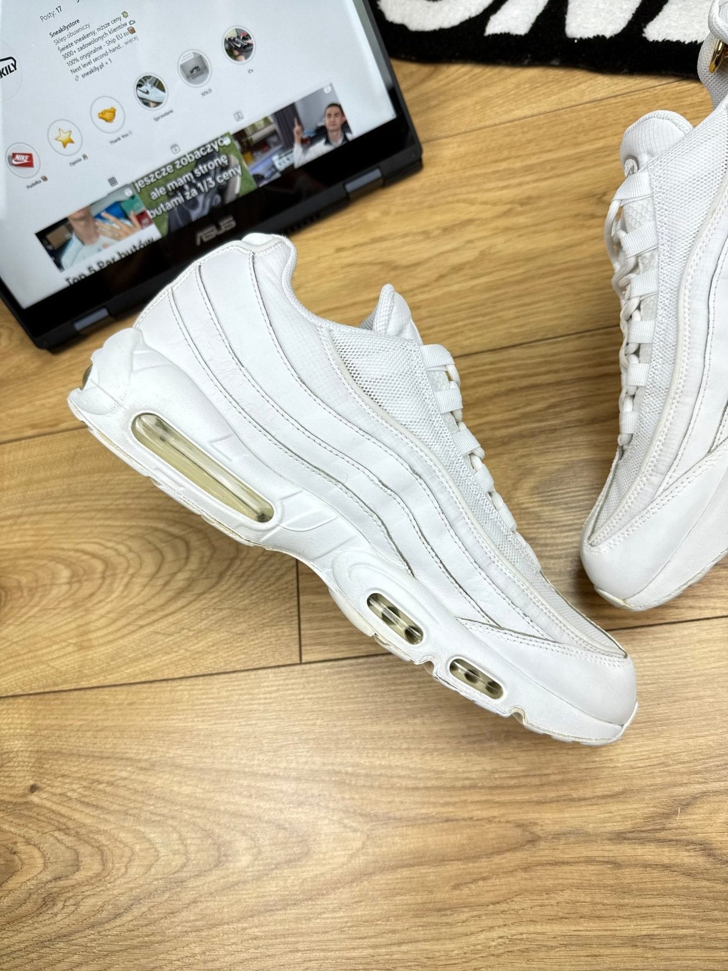 Nike Air Max 95 Essential Triple White — buty sportowe męskie w bardzo dobrym stanie rozmiar 46, wewnętrzny panel lewego buta