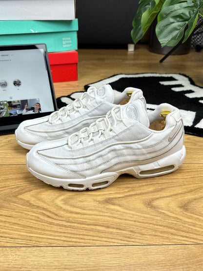 Nike Air Max 95 Essential Triple White — buty sportowe męskie w bardzo dobrym stanie rozmiar 46, widok z góry