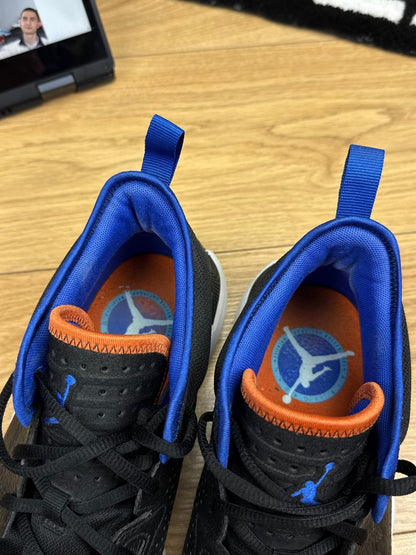 Jordan Stay Loyal 2 Knicks / Wheaties — buty sportowe męskie w bardzo dobrym stanie rozmiar 45.5, widok z boku