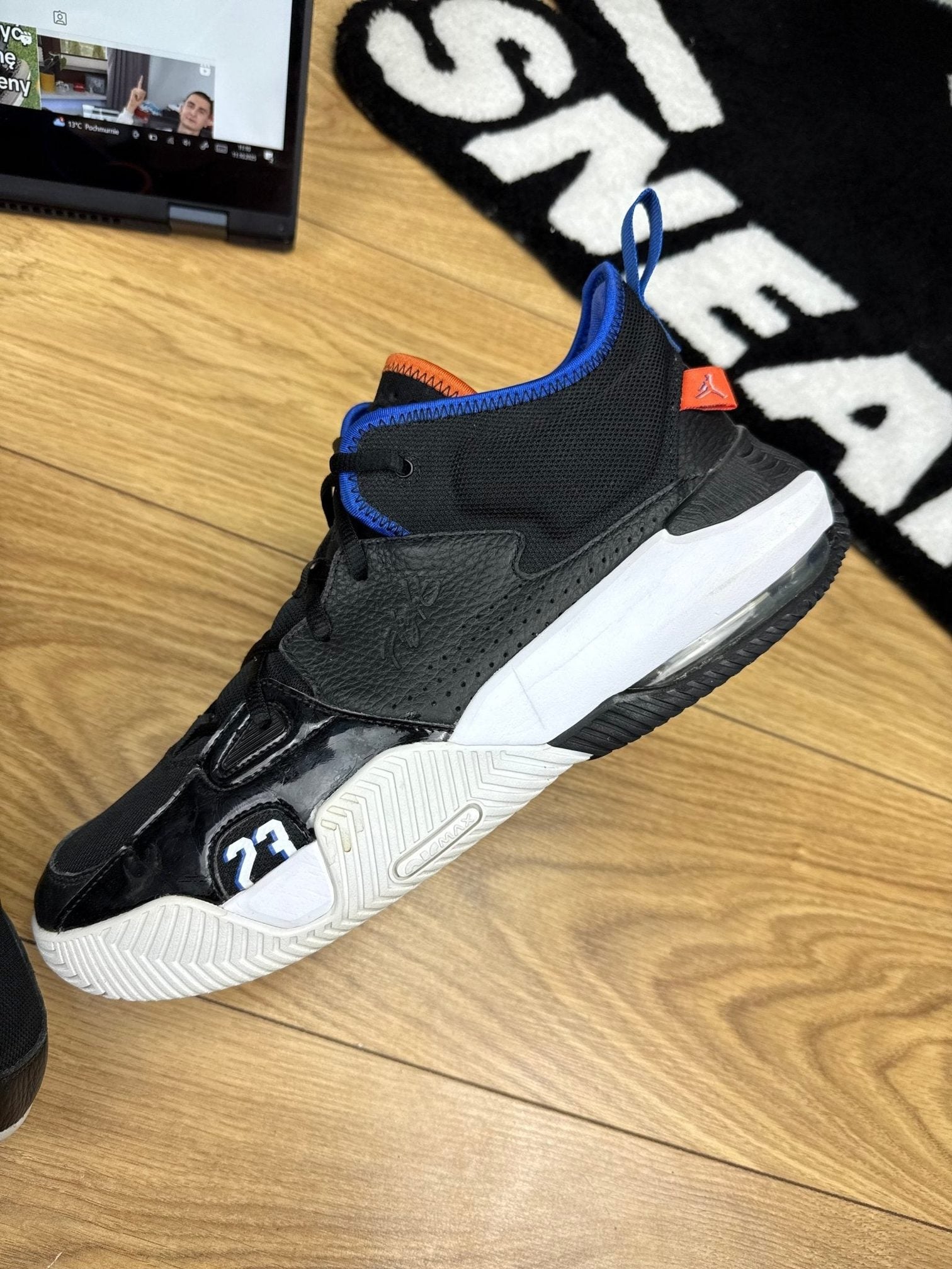 Jordan Stay Loyal 2 Knicks / Wheaties — buty sportowe męskie w bardzo dobrym stanie rozmiar 45.5, zewnętrzny panel lewego buta