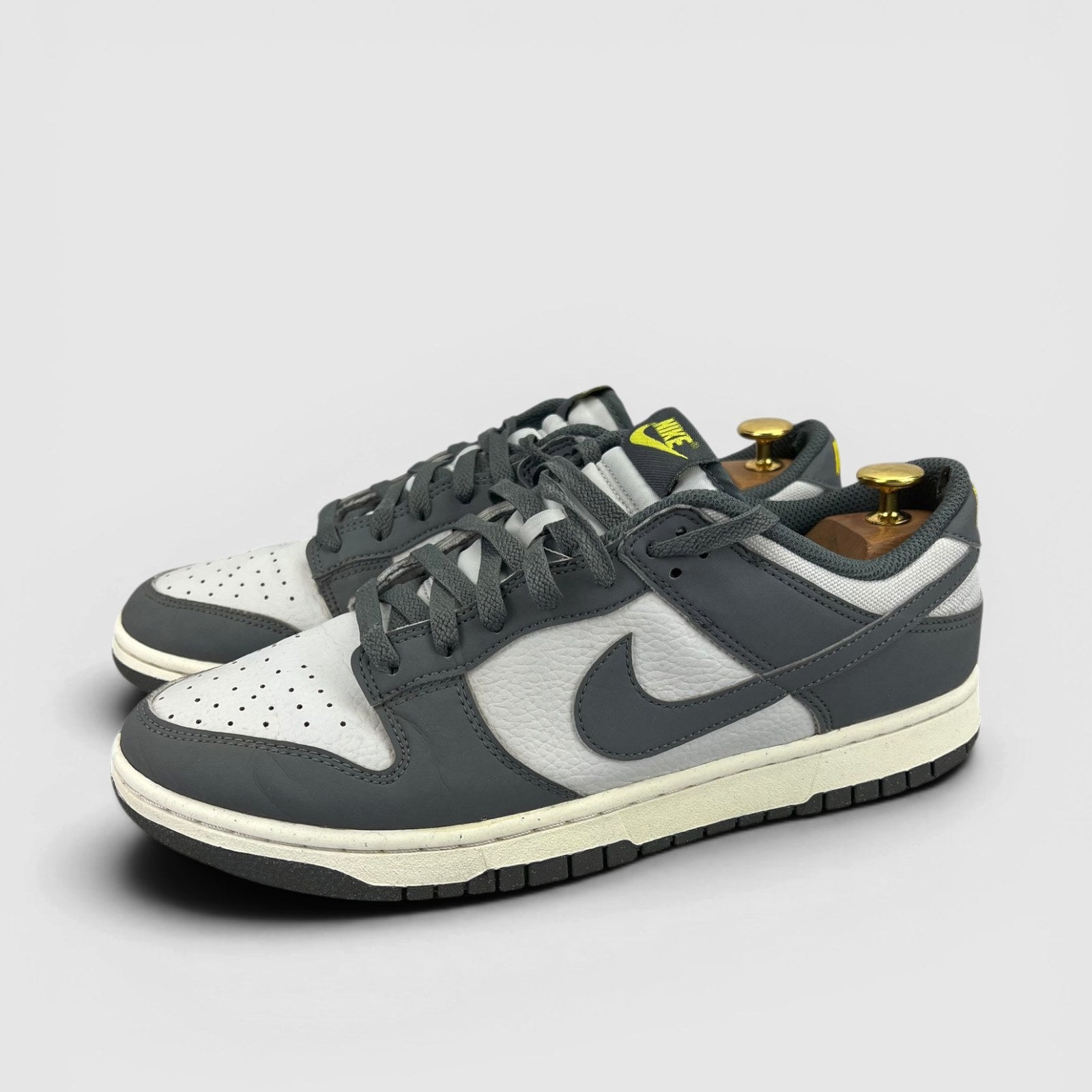 Nike Dunk Low — buty sportowe męskie w bardzo dobrym stanie rozmiar 45, widok z boku