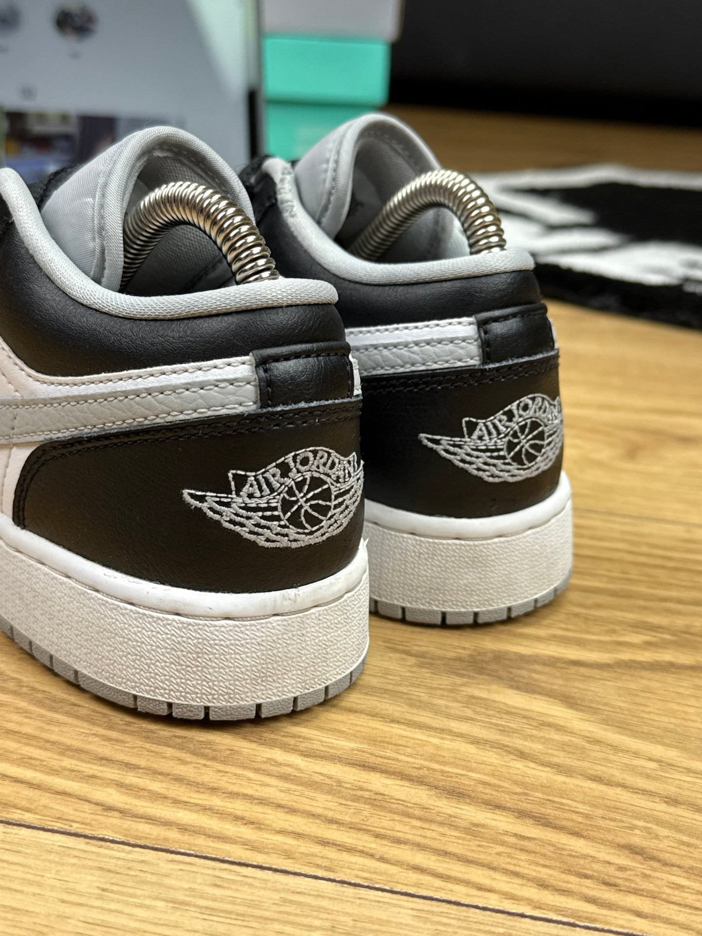 Nike Air Jordan 1 Low (37.5)