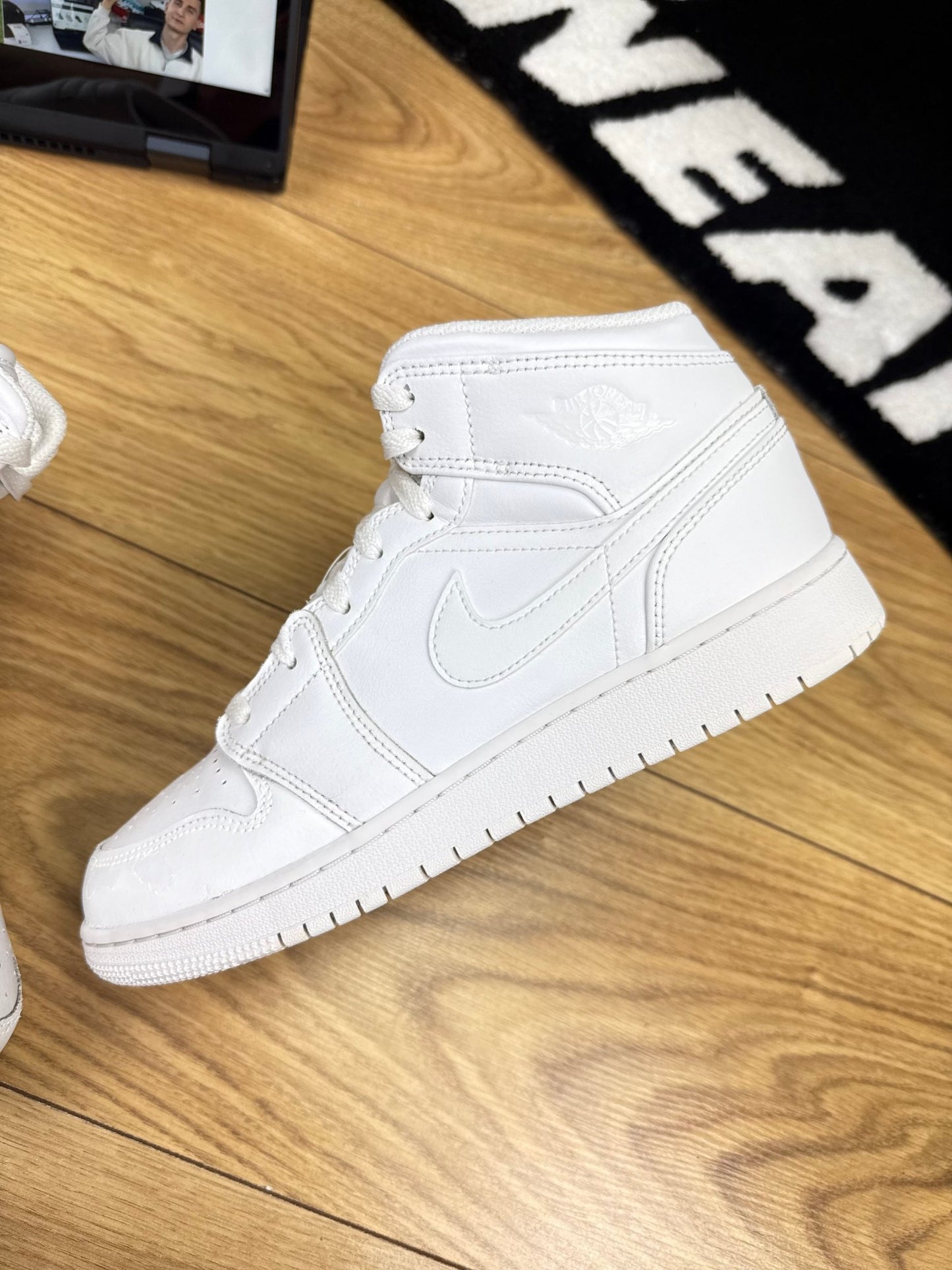 Nike Air Jordan 1 Mid (39)