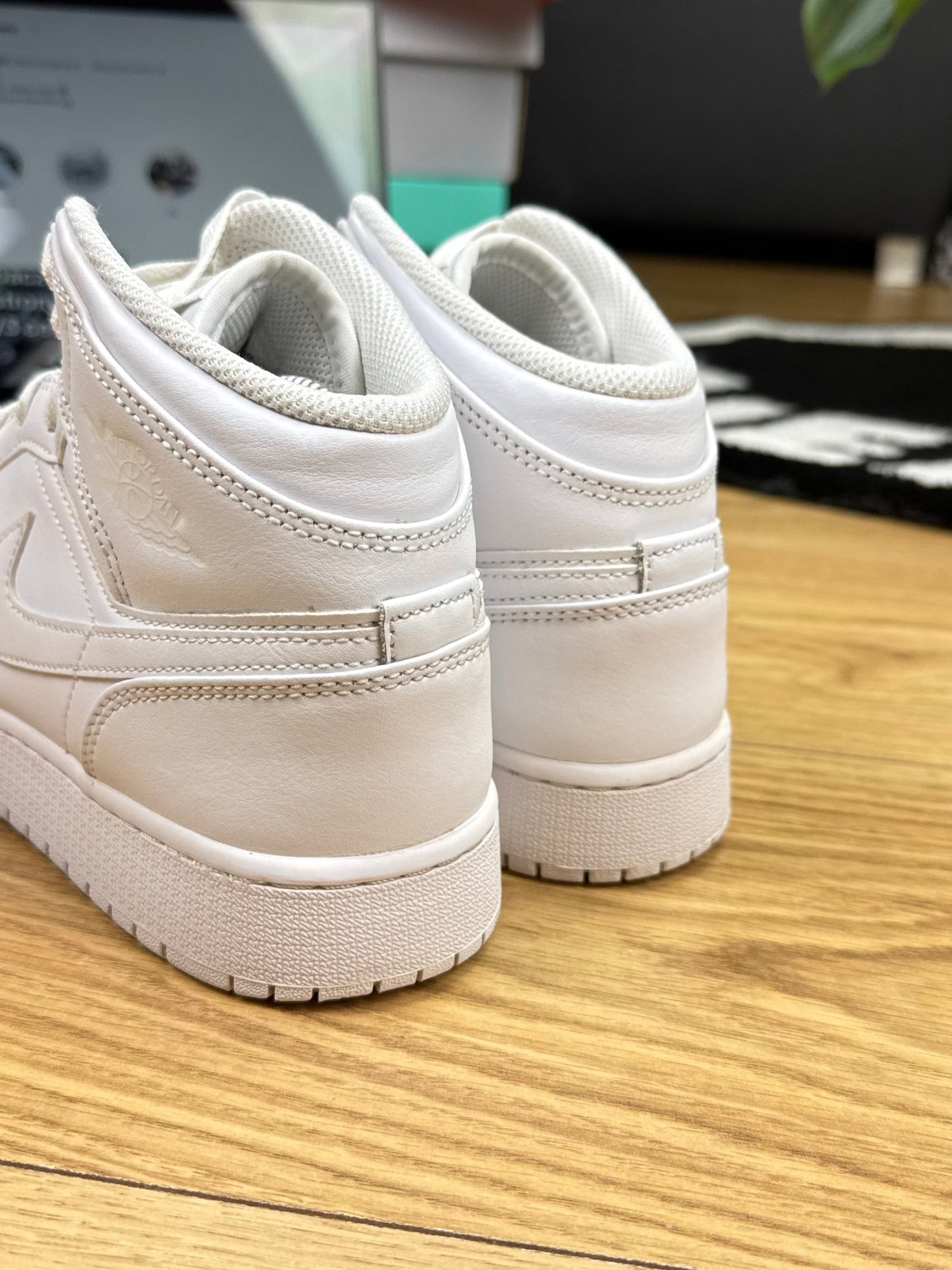 Nike Air Jordan 1 Mid (39)